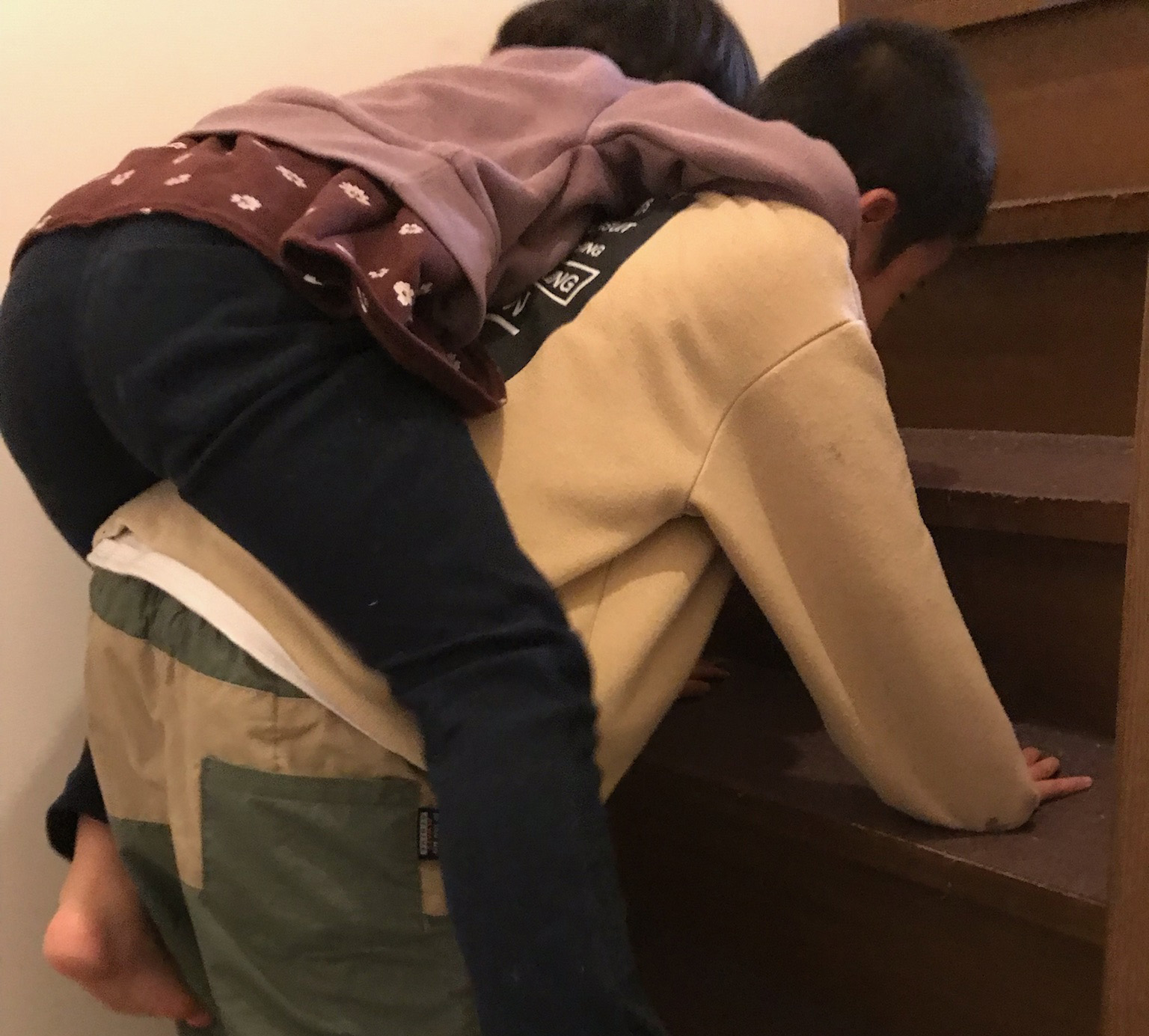 おんぶ疲れたすん